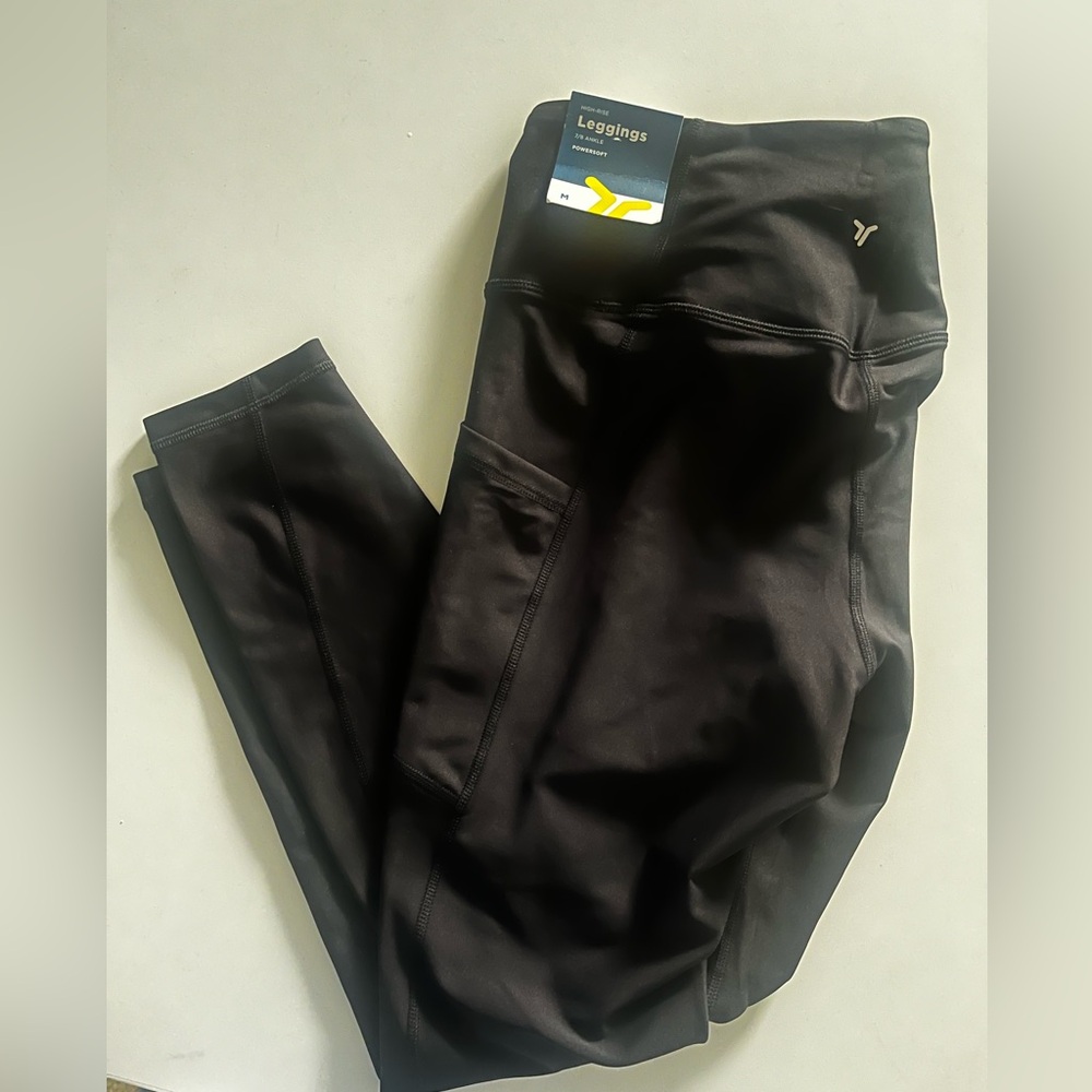 NWT Old Navy Black High Rise 7/8 Powersoft Leggings with Pocket—Size Medium
